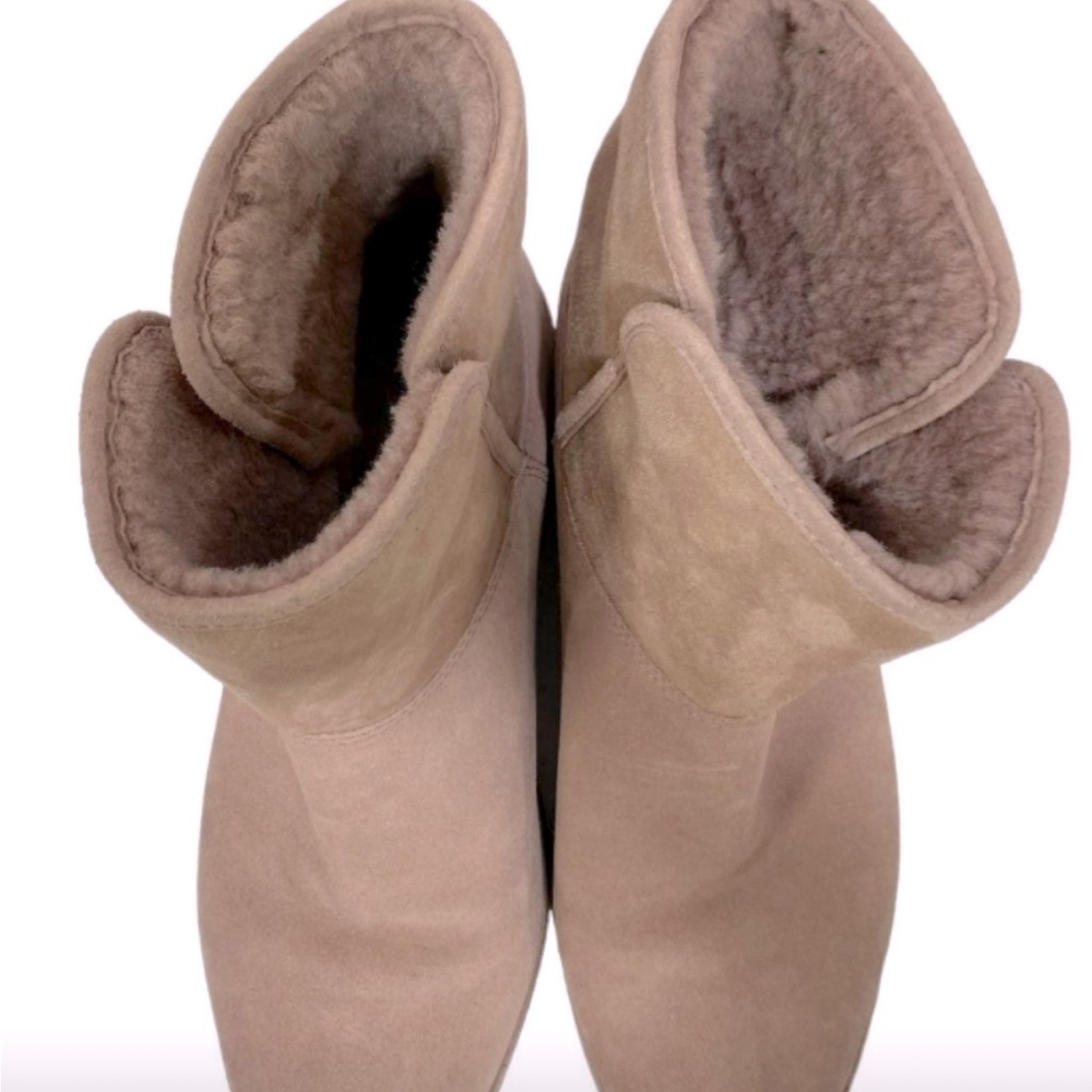 UGG KRISTIN WATER
RESISTANT SUEDE BOOTS LIKE NEW! WOMEN’S SIZE 10 - Picture 4 of 5